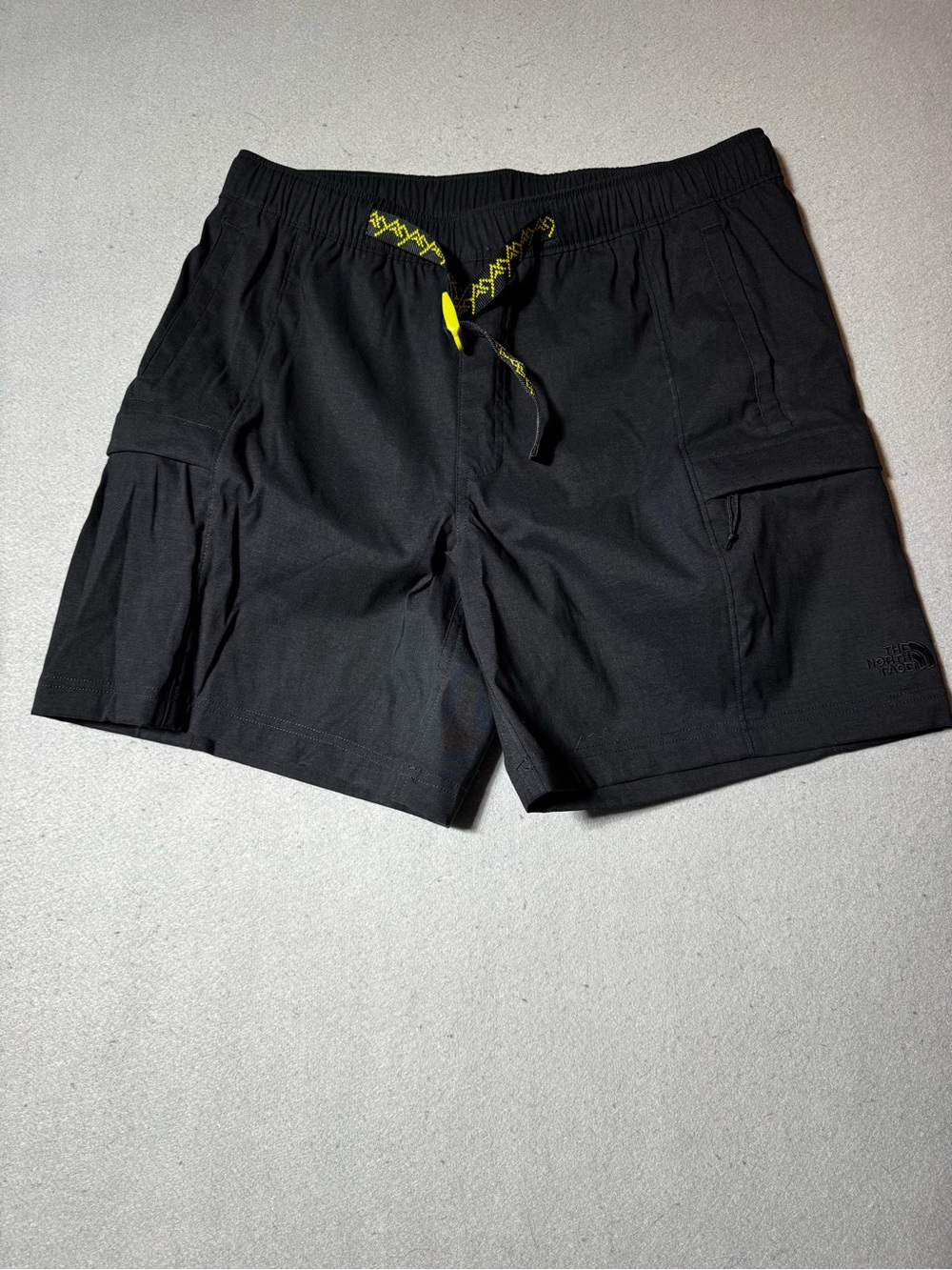 NWOT The North Face Black Cargo Shorts with Yellow Drawcord Size M